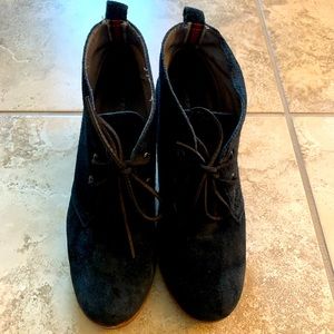 Sperry suede 9.5 women’s ankle wedge booties